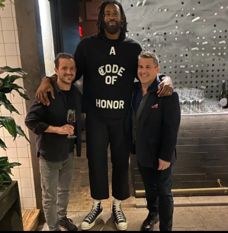 New York Vintners får besök av basketstjärnan DeAndre Jordan. Foto: New York Vintners Instagramkonto New York Vintners får besök av basketstjärnan DeAndre Jordan. Foto: New York Vintners Instagramkonto